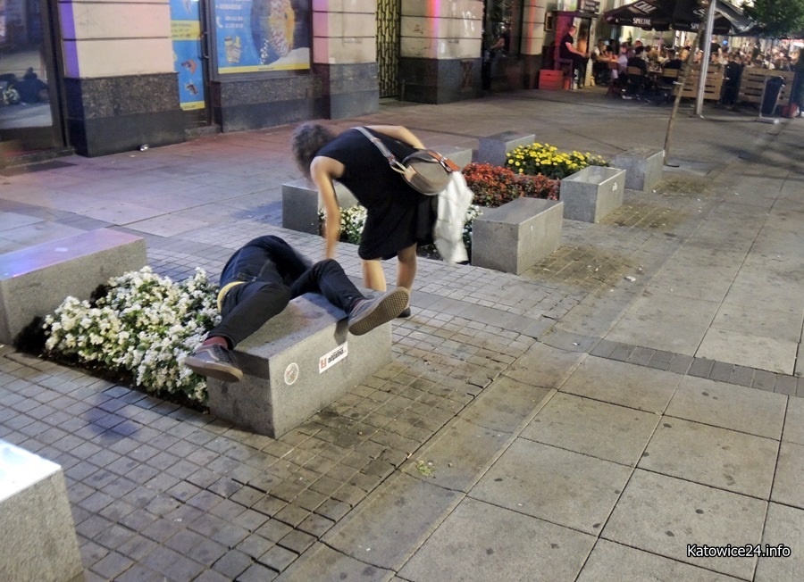 Ograniczenie nocnej sprzedaży alkoholu w centrum Katowic to bardzo dobra decyzja [KOMENTARZ]