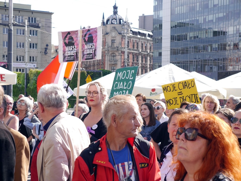 Protest kobiet na Rynku przeciwko projektowi 