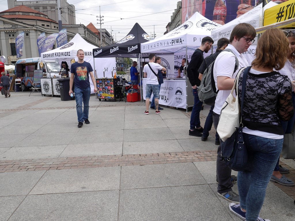 Piwny festiwal i koncerty kapel studenckich na katowickim Rynku