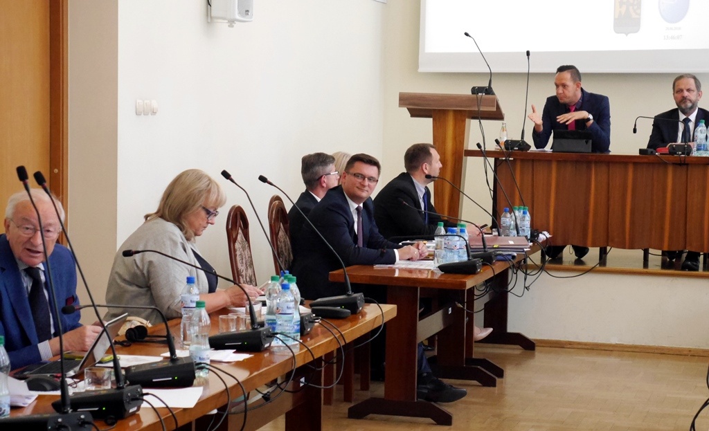 Prezydent Marcin Krupa nie będzie zarabiał mniej. Tak zadecydowali radni