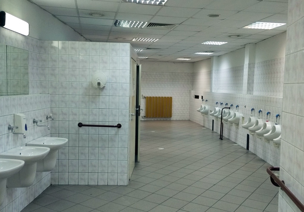 Miasto daje 3,6 mln zł na remont toalet w Spodku, ale chętnych nie ma