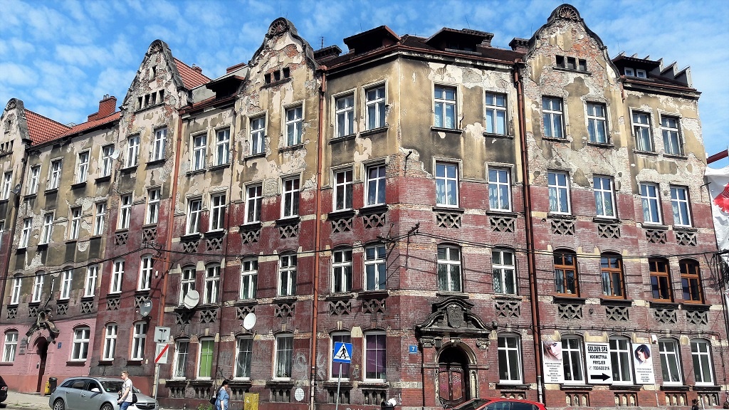 Kamienica w centrum Katowic coraz ładniejsza