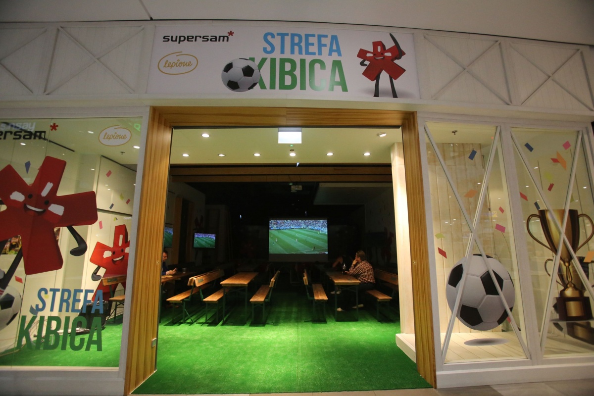 Centra handlowe zapraszają do stref kibica
