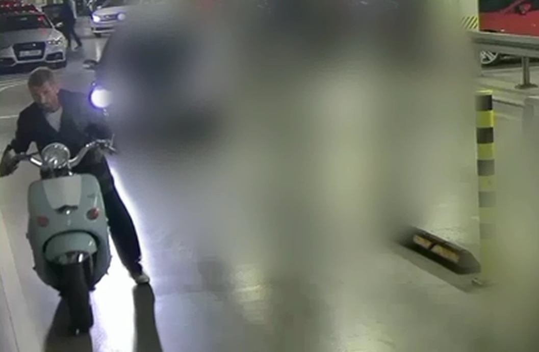 Ukradł skuter z parkingu Galerii Katowickiej. Policja publikuje nagrania z monitoringu
