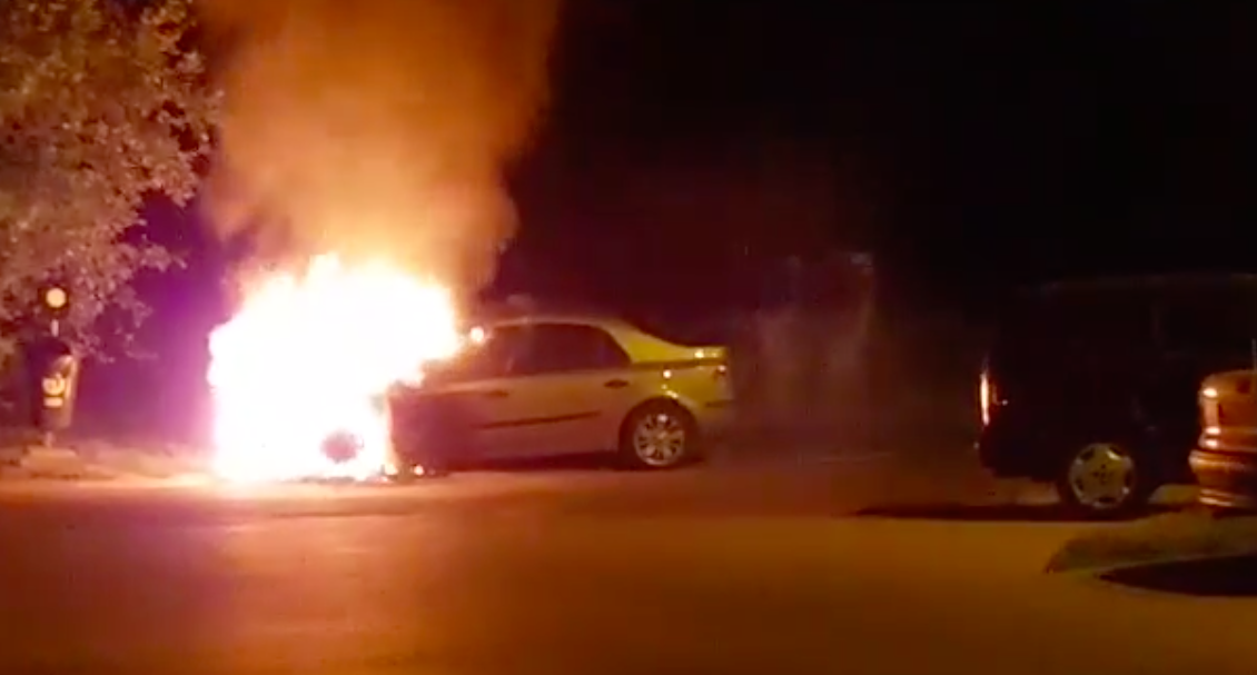 Pożar samochodu na os. Witosa [WIDEO]