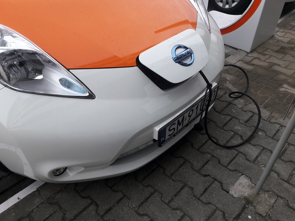Tauron i ING Bank Śląski zbudują w Katowicach sieć stacji ładowania samochodów elektrycznych