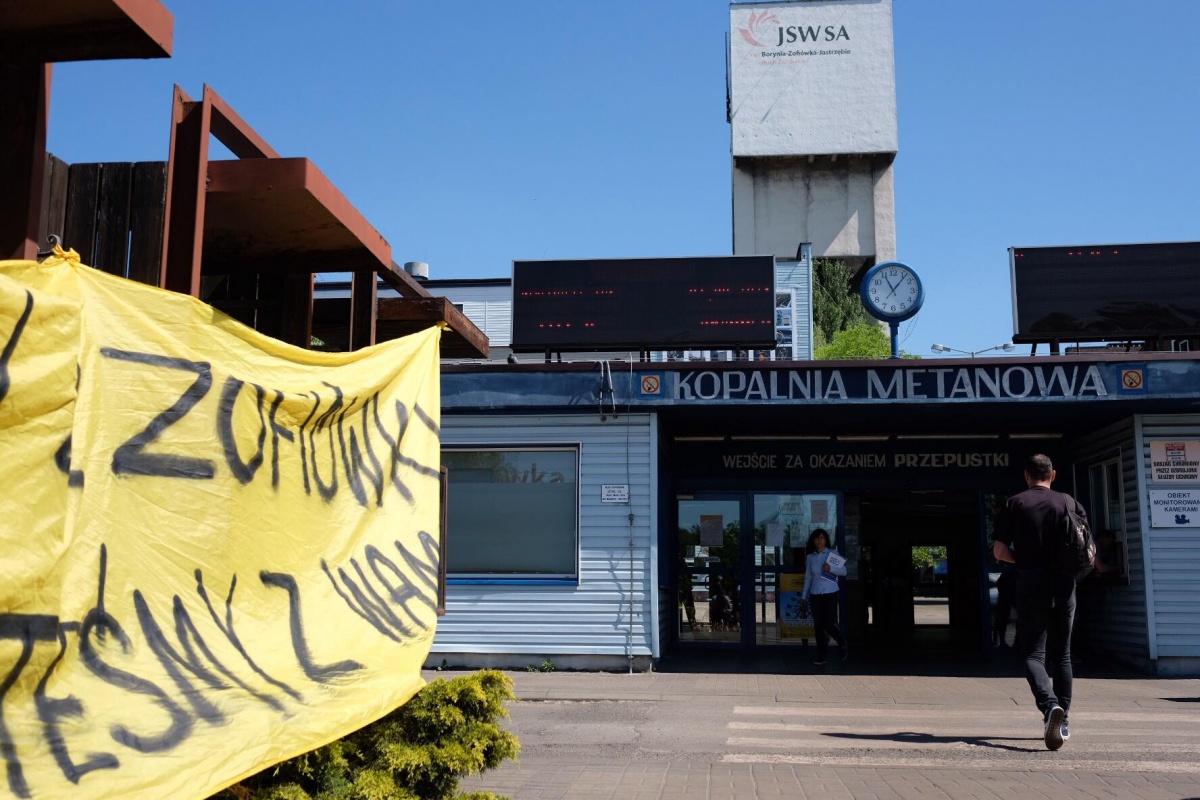 Kolejny górnik odnaleziony. Ratownicy szukają trzeciego z zaginionych
