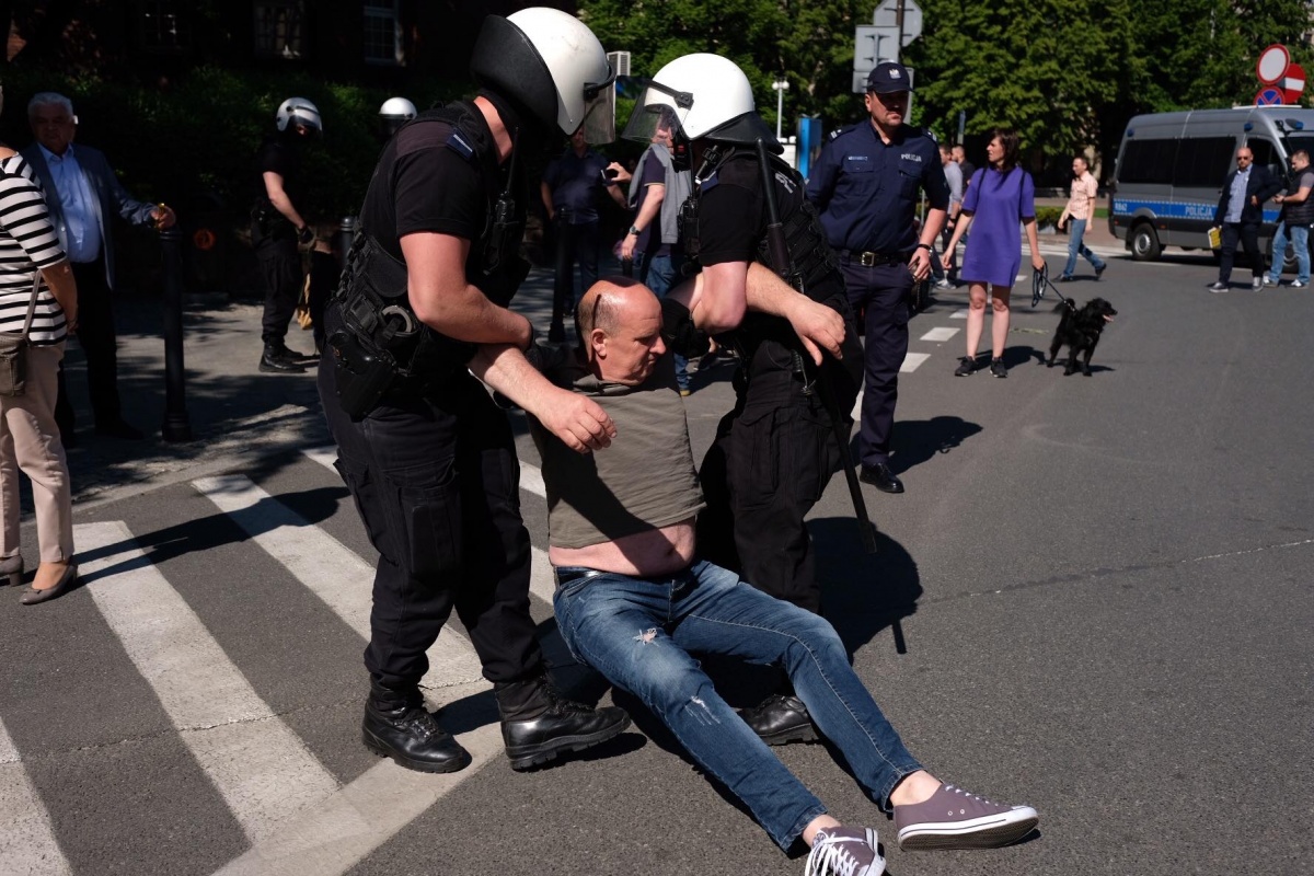 Zamieszki na marszu narodowców. Policja użyła gazu