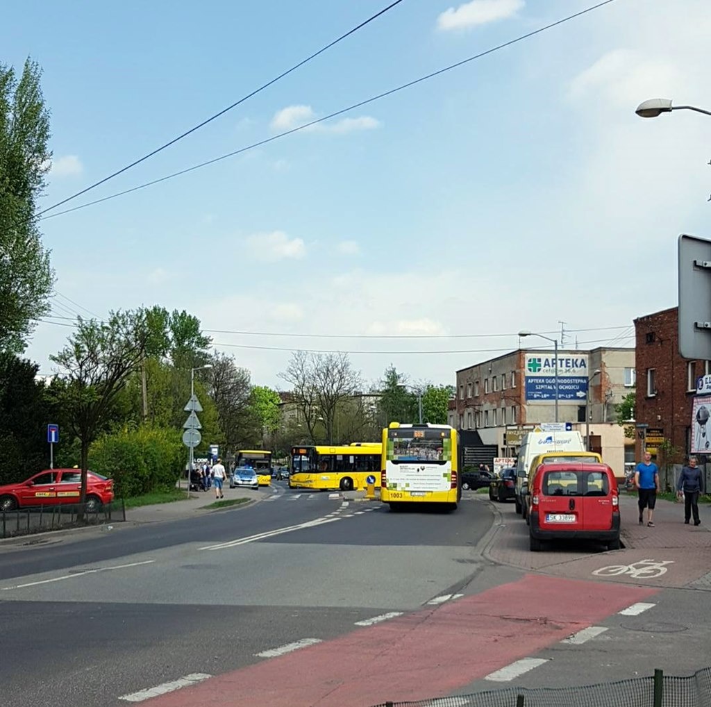 Wypadek autobusu komunikacji miejskiej. Ranne są dwie osoby