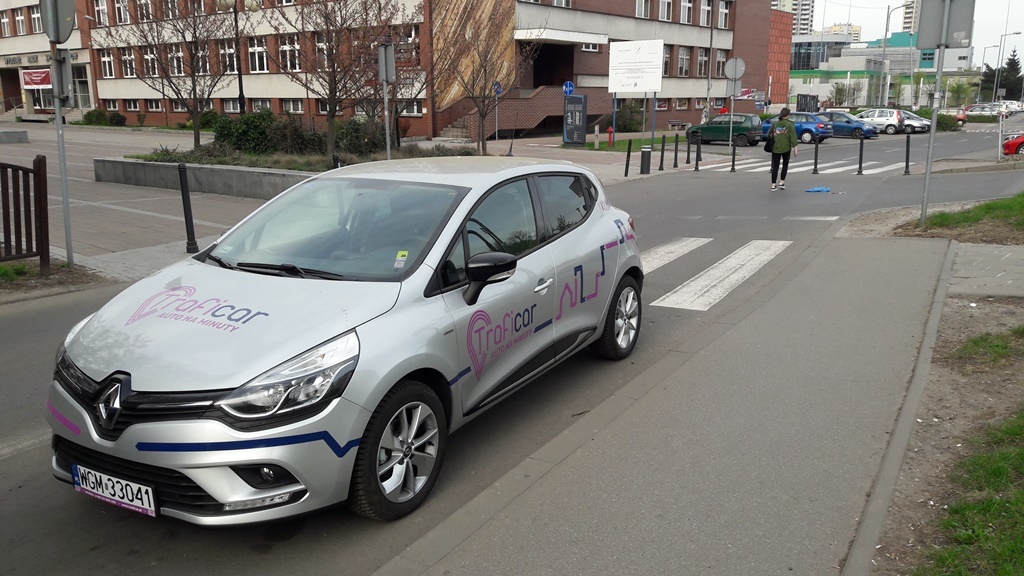 Więcej ładowarek i darmowe parkingi dla 