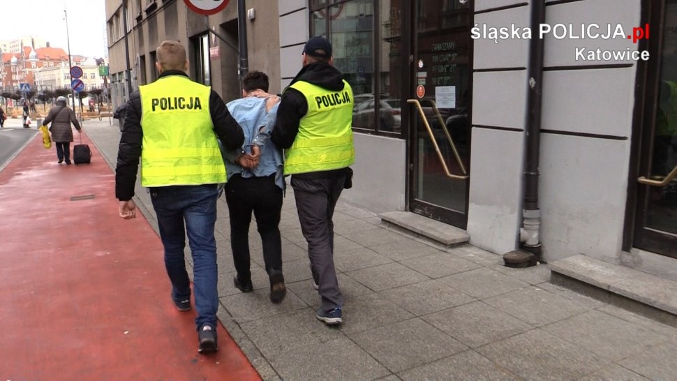 Dwa zarzuty dla 23-latka z Bytomia po pościgu w centrum Katowic [WIDEO]