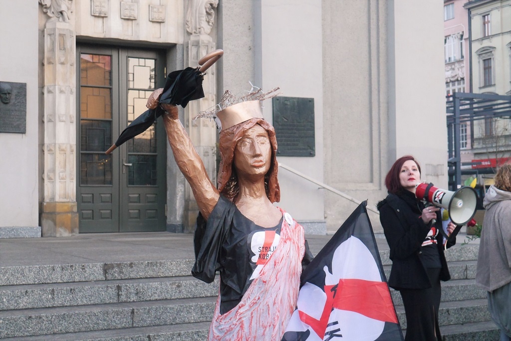 Strajk kobiet na Rynku w Katowicach. Przyszło niewiele osób