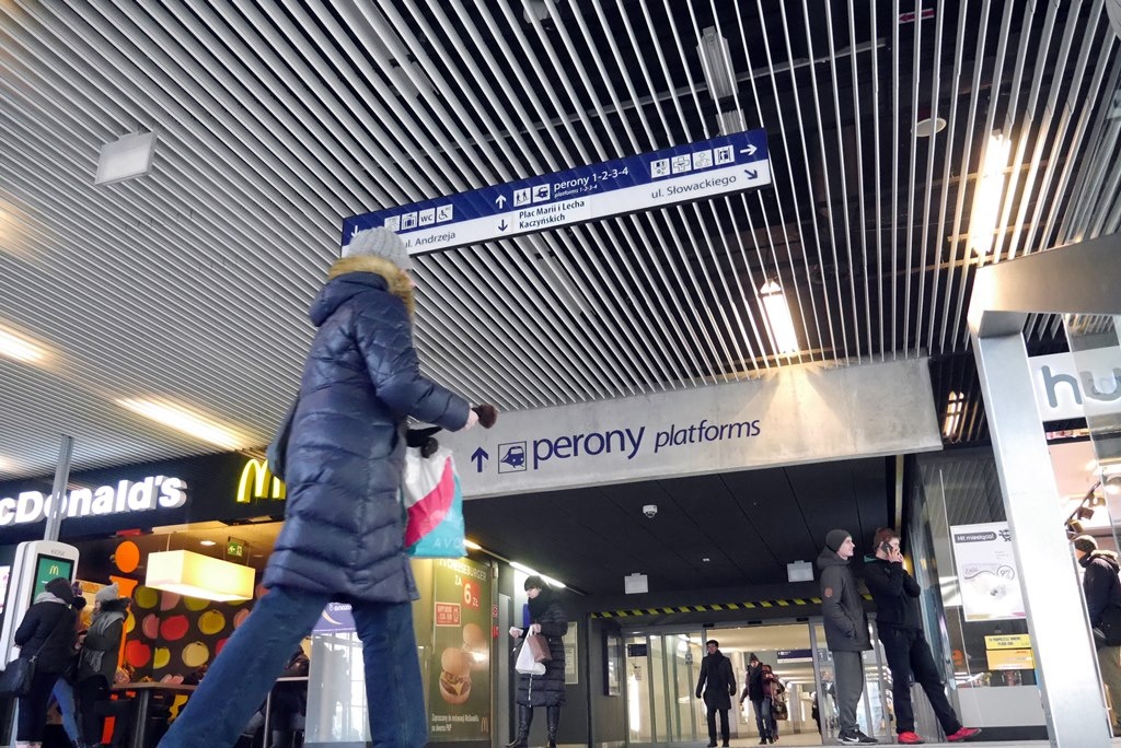 Pojawiły się pierwsze tablice z nazwą Plac Marii i Lecha Kaczyńskich