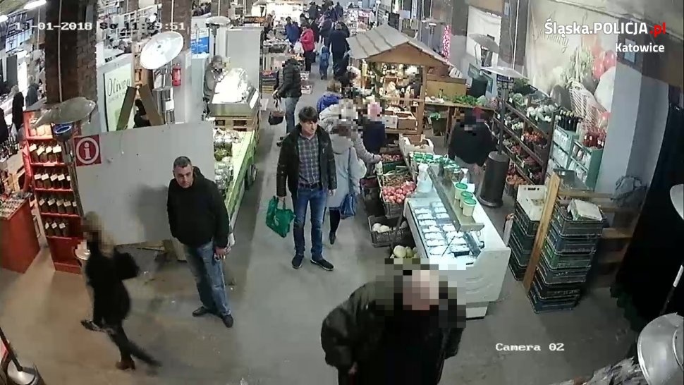 Kieszonkowcy okradli klienta na bazarze [WIDEO]