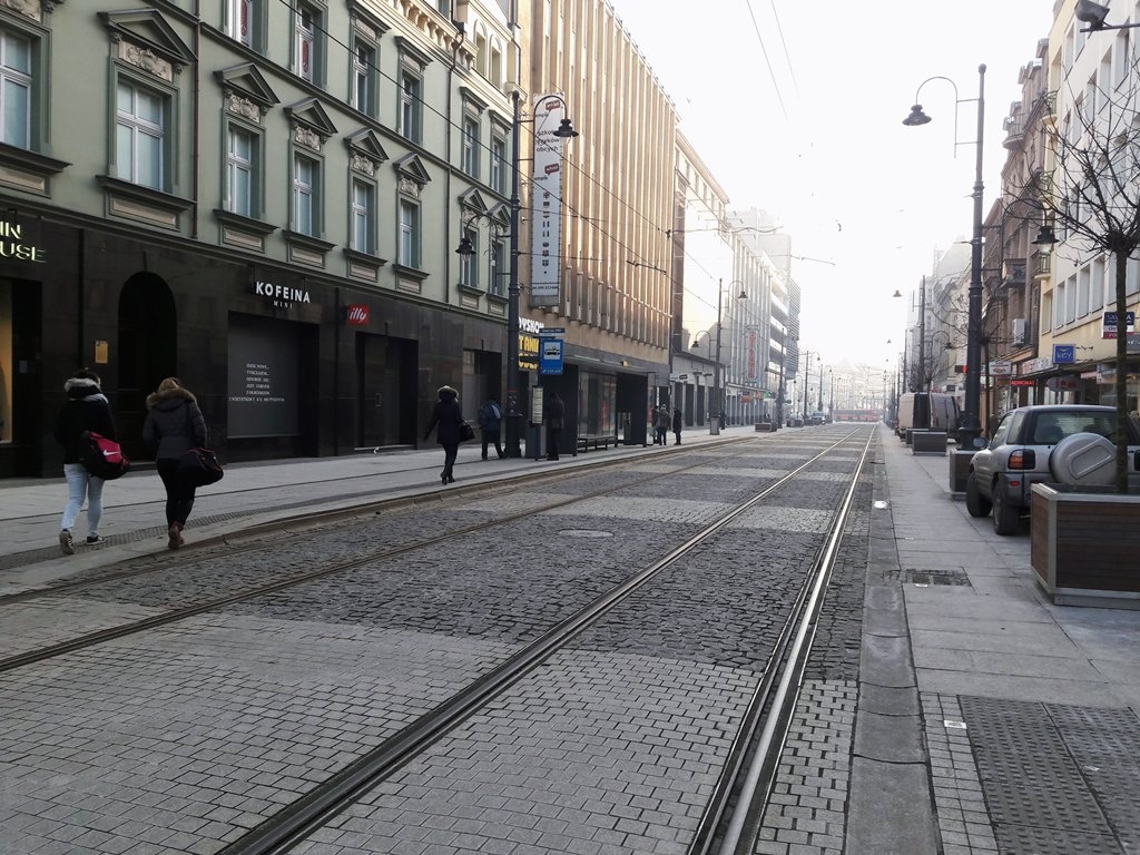 Dzień dobry Katowice. Zniszczone granitowe płyty na ul. 3 Maja nie zostaną wymienione