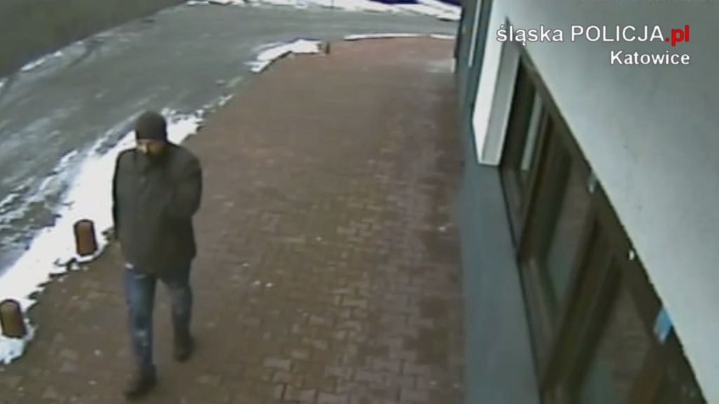 Atak pedofila na os. Tysiąclecia. Policja publikuje nagranie z monitoringu