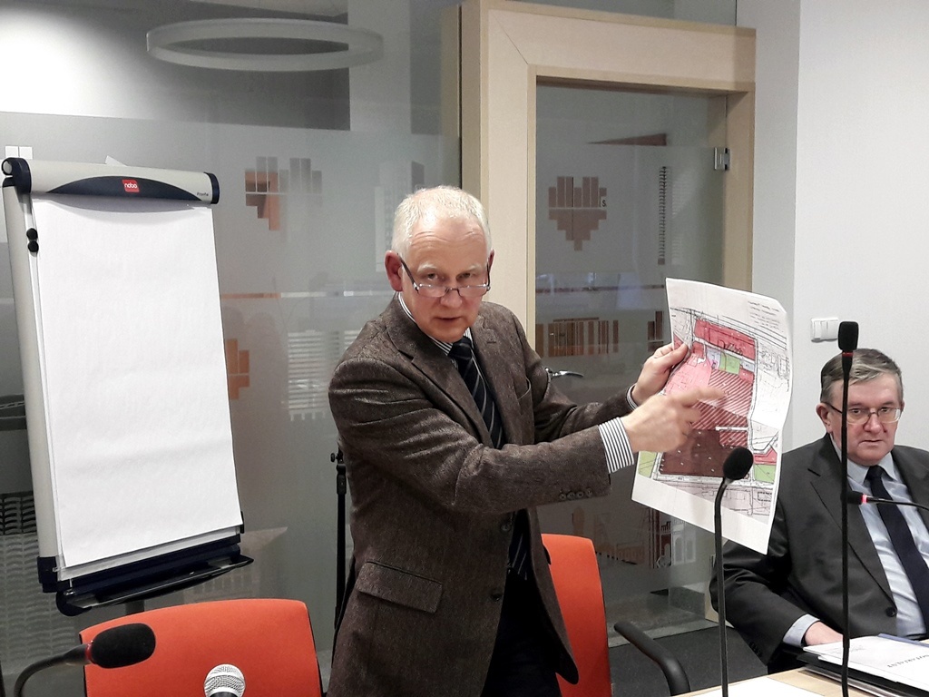 Coraz bliżej przekazania kościołowi działki przy ul. Francuskiej. Radni z komisji budżetu przegłosowali projekt, ale mieli dużo wątpliwości