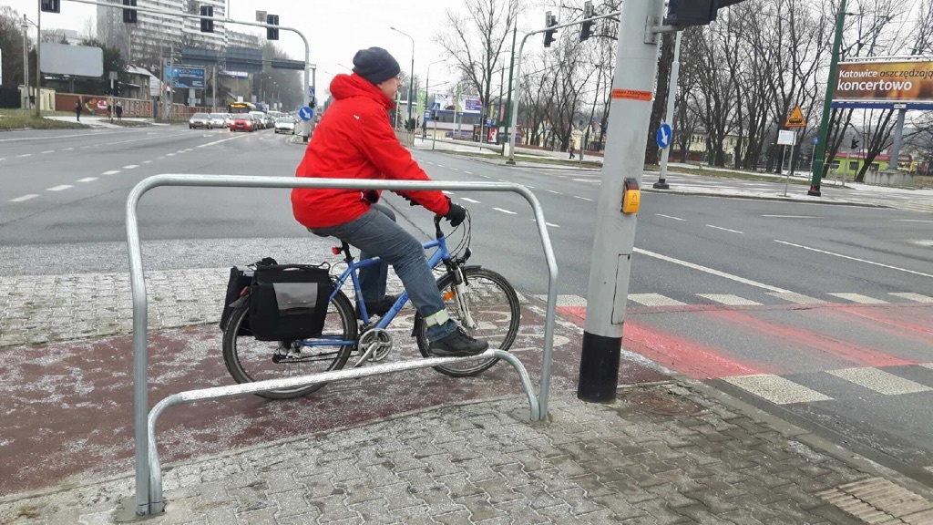 W Katowicach pojawiły się podpórki dla rowerzystów
