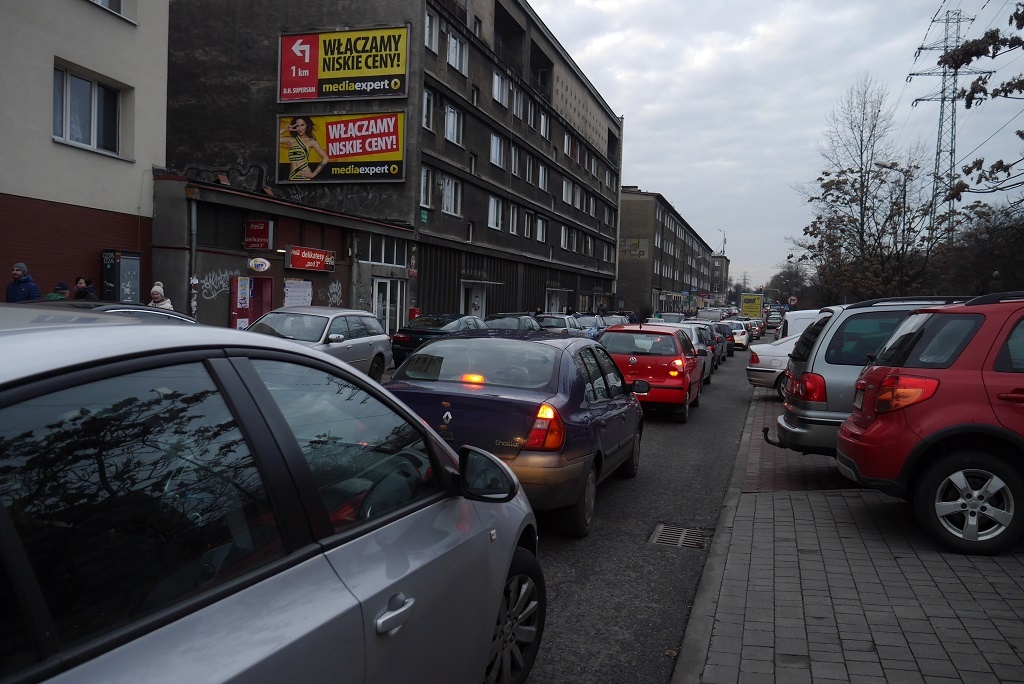 Alarm bombowy w Katowicach. Długie korki w centrum miasta [ZDJĘCIA]