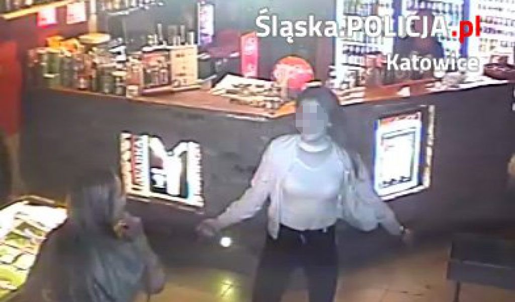Kobiety podejrzewane o pobicie nastolatki na przystanku zgłosiły się na policję