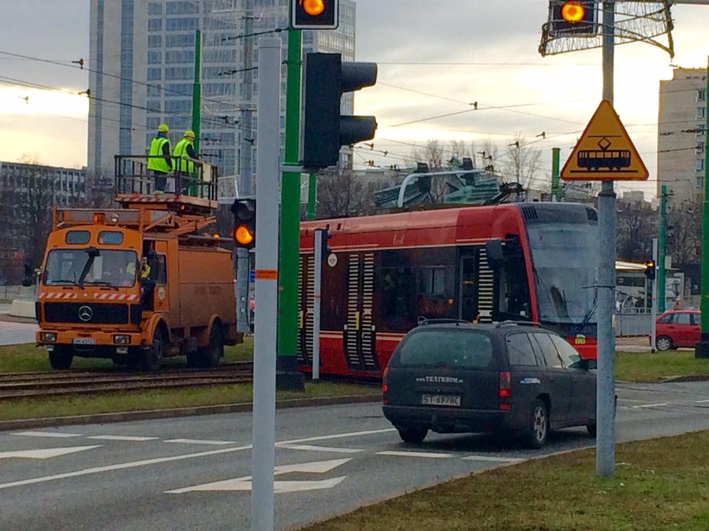 Poważna awaria na rondzie. Duże utrudnienia w kursowaniu tramwajów