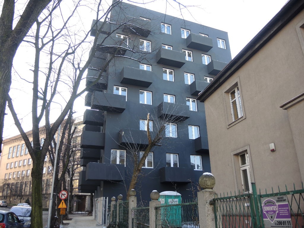 Kończy się budowa czarnego budynku w centrum Katowic