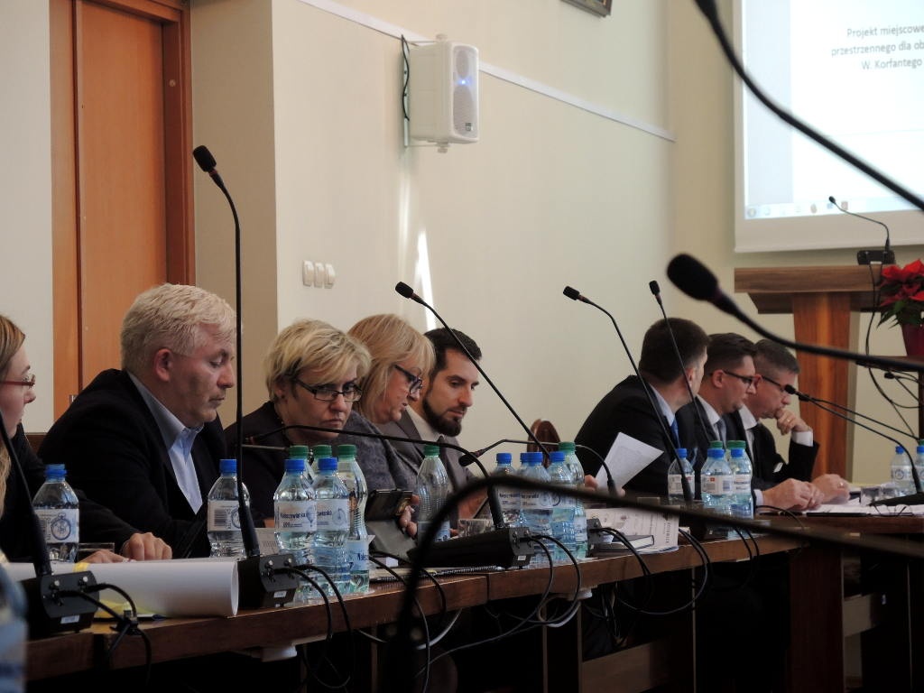 Radni opozycji złożyli wniosek o nadzwyczajną sesję. Chodzi o plac Marii i Lecha Kaczyńskich