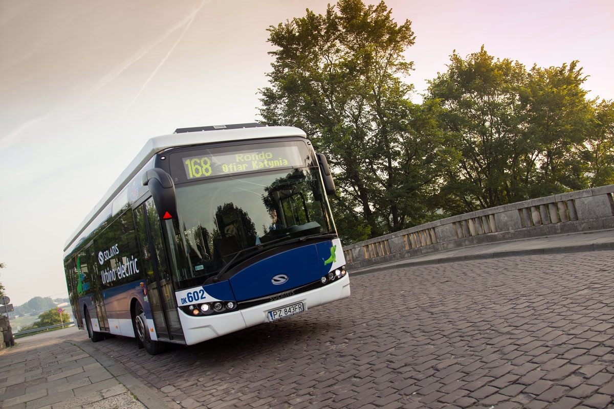 Nowe autobusy wyjadą na ulice Katowic. PKM kupił też pojazdy elektryczne