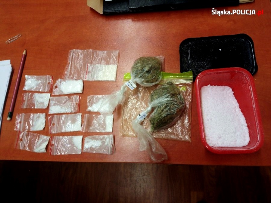 Marihuana i amfetamina w samochodzie. 3 osoby zatrzymane w Szopienicach
