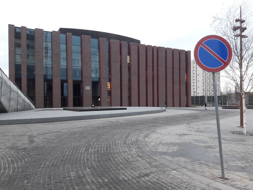 Kierowcy przy NOSPR robili co chcieli, bo nie było znaku. Teraz ma się to zmienić