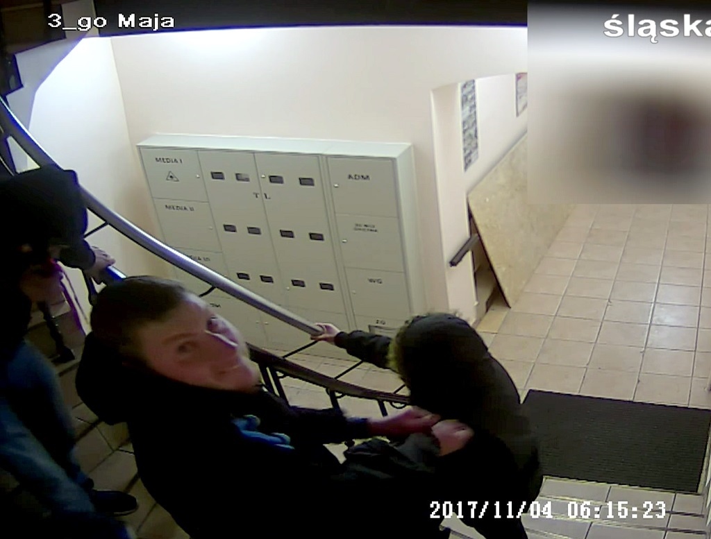Okradli młodego mężczyznę na ul. 3 Maja. Policja pokazuje ich twarze [WIDEO]