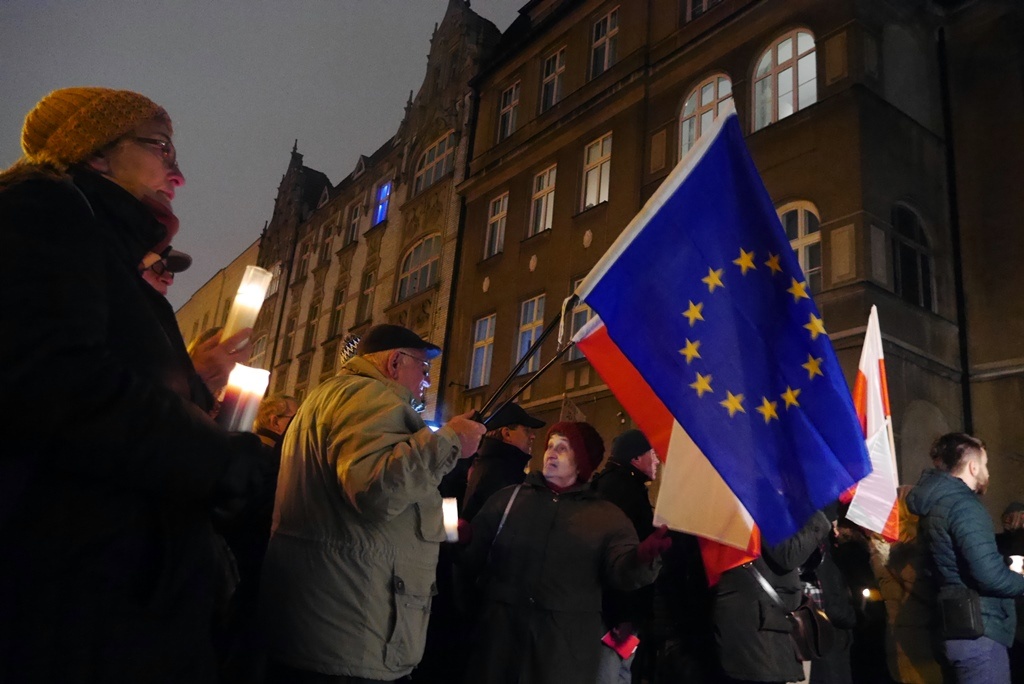 KOD nadal broni sądów. Krótka manifestacja w Katowicach