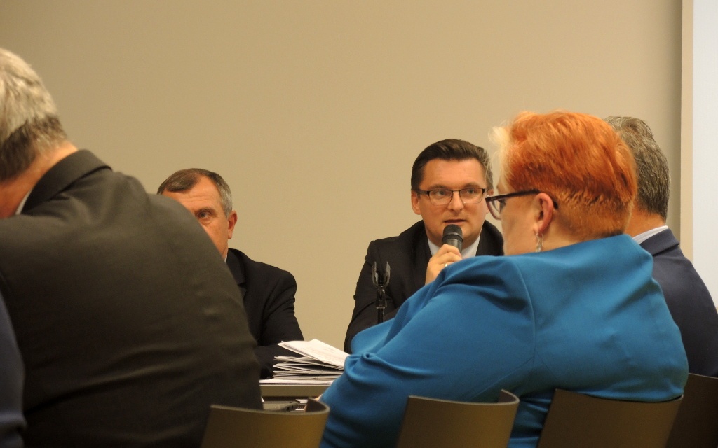Komu potrzebny jest konflikt prezydenta Sosnowca z prezydentem Katowic? Na pewno nie metropolii