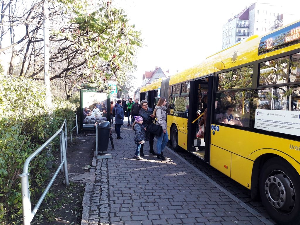 Od 1 stycznia nowe ceny biletów komunikacji miejskiej. Będzie taniej