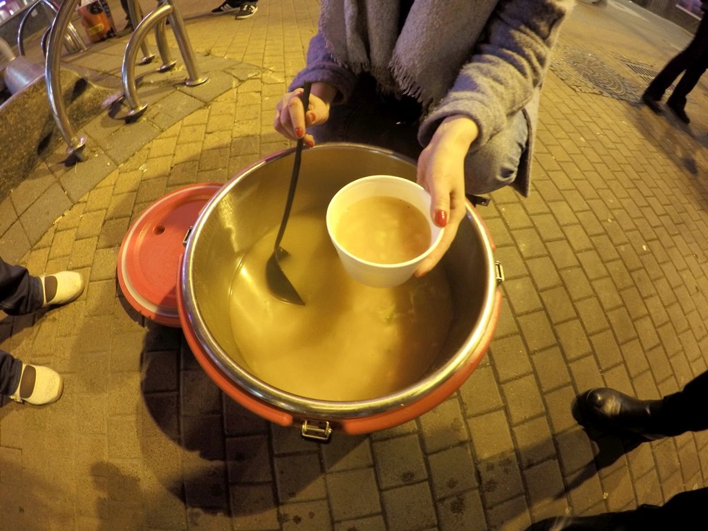 Rozdawali zupę na ulicach Katowic. Ruszyła akcja 