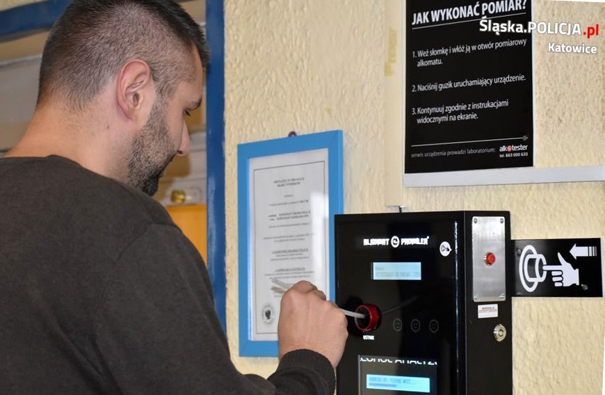 Bezpłatne alkomaty w Katowicach. Każdy może przyjść na policję i sprawdzić poziom alkoholu w organizmie