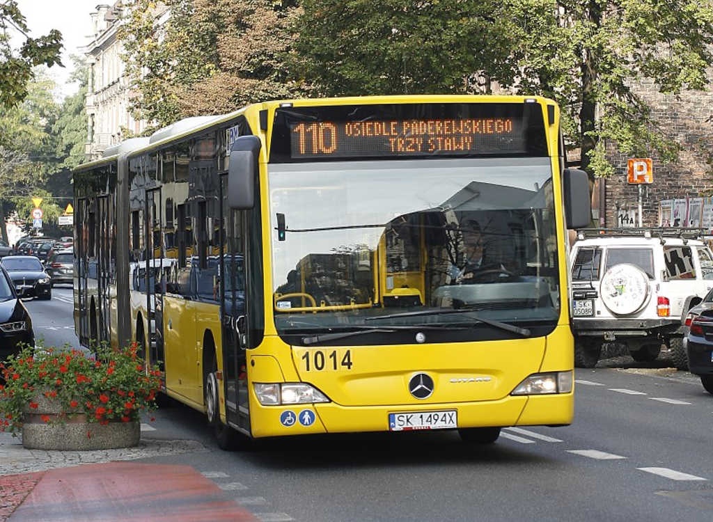 Autobusem i tramwajem na cmentarz za darmo