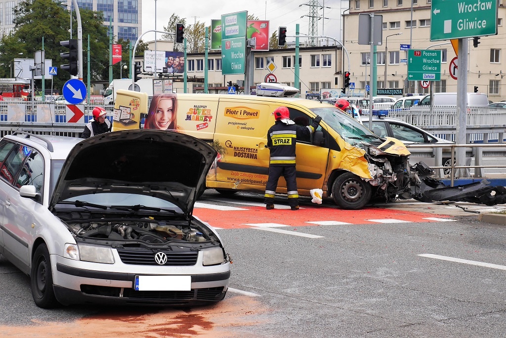Poważny wypadek w centrum Katowic. Mogło skończyć się tragedią