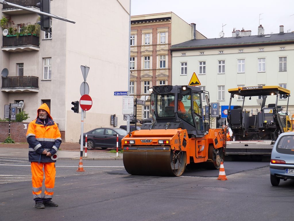 Remont Francuskiej potrwa kilka dni dłużej