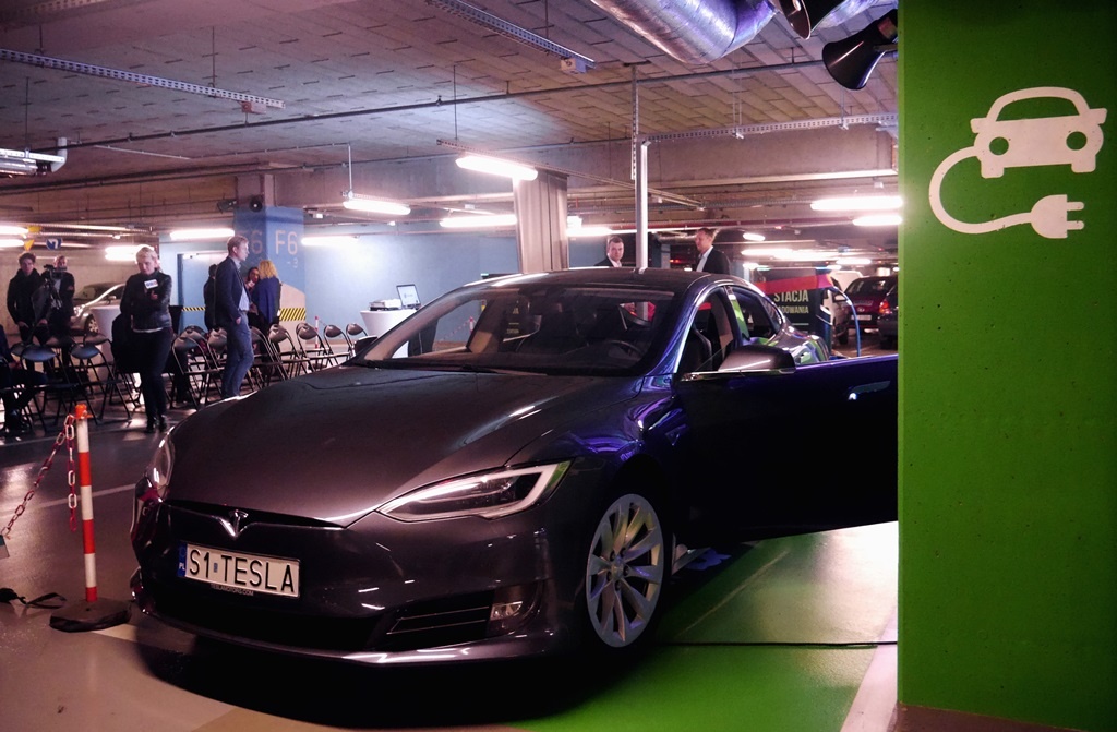 W Katowicach można wypożyczyć samochód elektryczny na minuty. Rusza nowa aplikacja mobilna