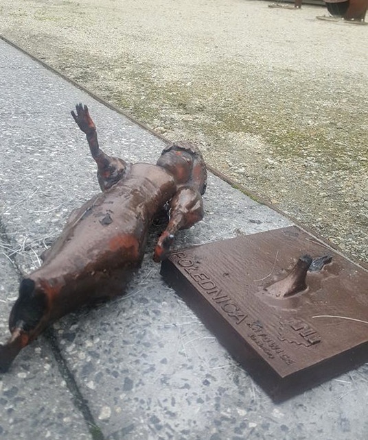 Figurki z bajek na ulicach Katowic zostały skradzione i zniszczone
