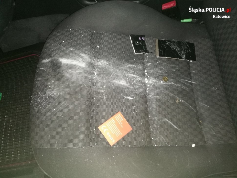 Diler wyrzucał narkotyki przez okno. Policja złapała go po pościgu
