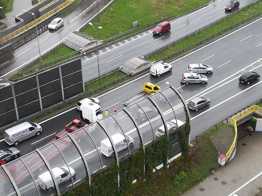 Długi korek w Katowicach. Zderzyły się trzy samochody