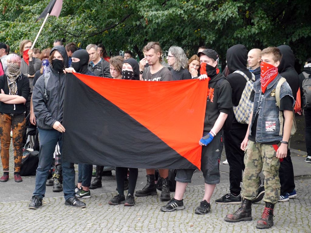Antyfaszystowska manifestacja w Katowicach. Miał być marsz, ale nie było