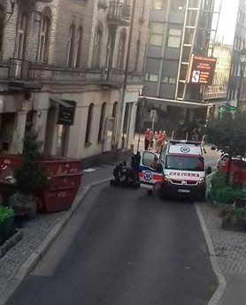 Akcja policji przed sklepem z dopalaczami