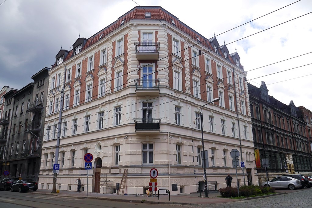 Kolejna kamienica w centrum Katowic wygląda jak nowa