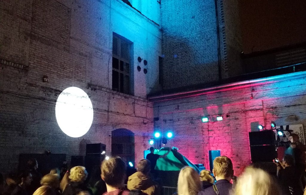 Dwudniowa impreza w Fabryce Porcelany. Koncerty, stand up i kino