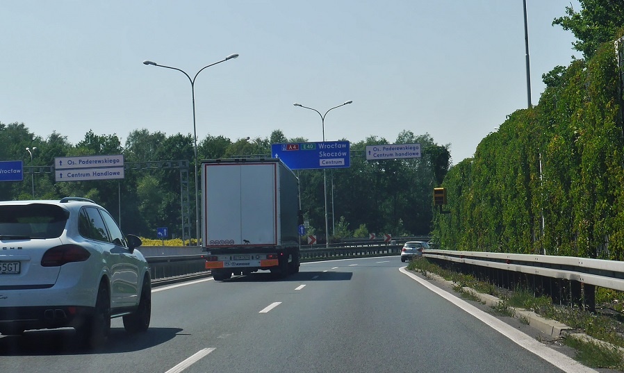 Przy polskich drogach będzie więcej fotoradarów