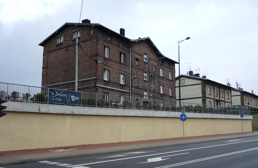 Wulgarne napisy przy strefie kultury zostały zamalowane