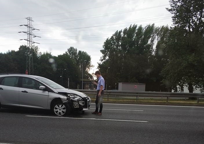 Dwie kolizje i długie korki na drogach w kierunku Sosnowca